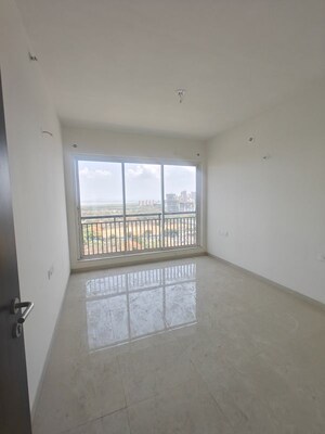 Room in 3 BHK Apartment at Seawoods – for Rent