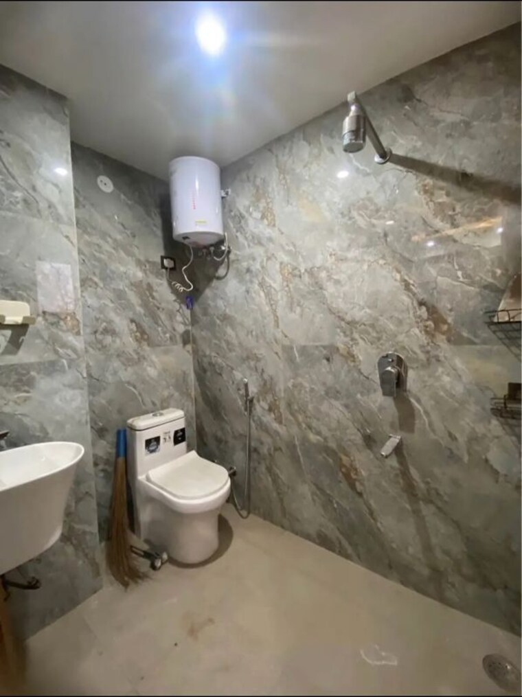 Bathroom, chattarpur 3 Bedroom 1300 Sq.Ft. Builder Floor In Chattarpur Delhi 10418822