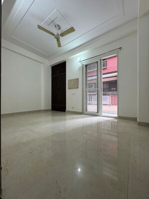 Room in 1 BHK Apartment at Chattarpur – for Rent