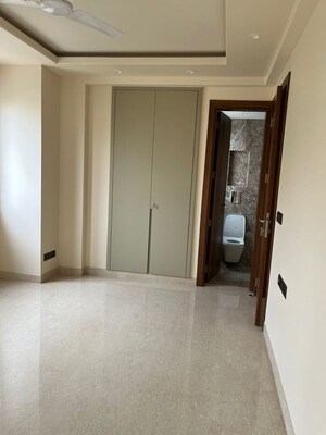 Room in 3 BHK Builder Floor at Hauz Khas – for Rent