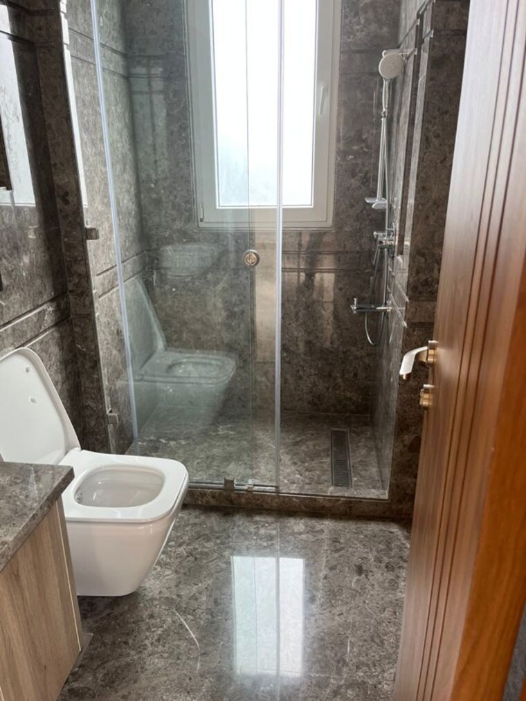 Bathroom, hauz khas 3 Bedroom 1600 Sq.Ft. Builder Floor In Hauz Khas Delhi 10418853