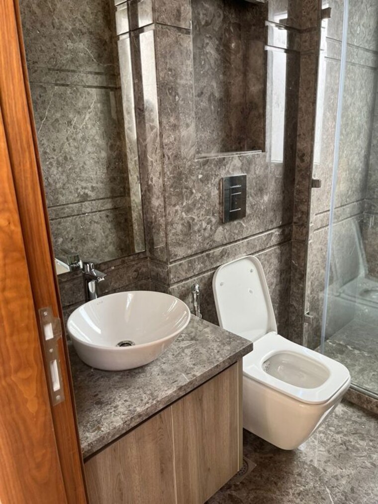 Bathroom, hauz khas 3 Bedroom 1600 Sq.Ft. Builder Floor In Hauz Khas Delhi 10418853