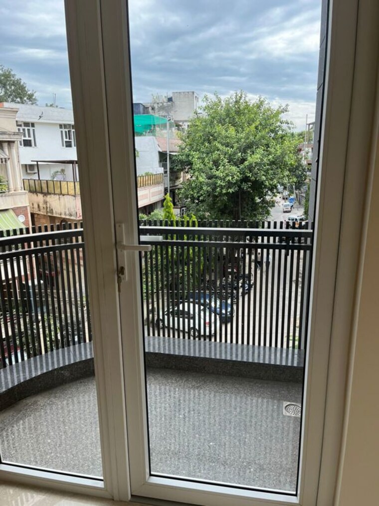 Balcony, hauz khas 3 Bedroom 1600 Sq.Ft. Builder Floor In Hauz Khas Delhi 10418853