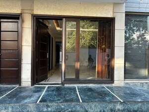 Building Lobby in 3 BHK Builder Floor at Ansal Plaza Sector-23, Sector 23 – for Rent