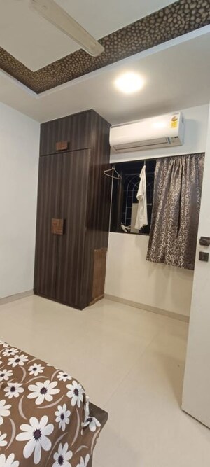 Room in 1.5 BHK Apartment at Sagar Avenue Phase 2, Santacruz East – for Rent