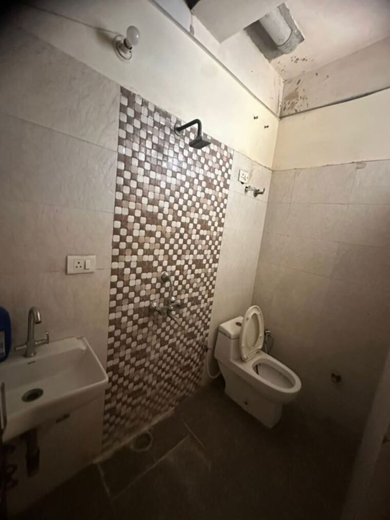 Bathroom, maan-sona-apartments 2 Bedroom 950 Sq.Ft. Builder Floor In Shahberi Greater Noida 10418881