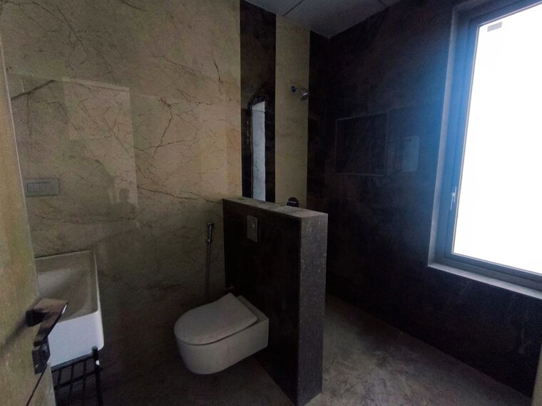 Bathroom, sri-fortune-sonthalia-sky-villas 4 Bedroom 6333 Sq.Ft. Apartment In Kokapet Hyderabad 10418893