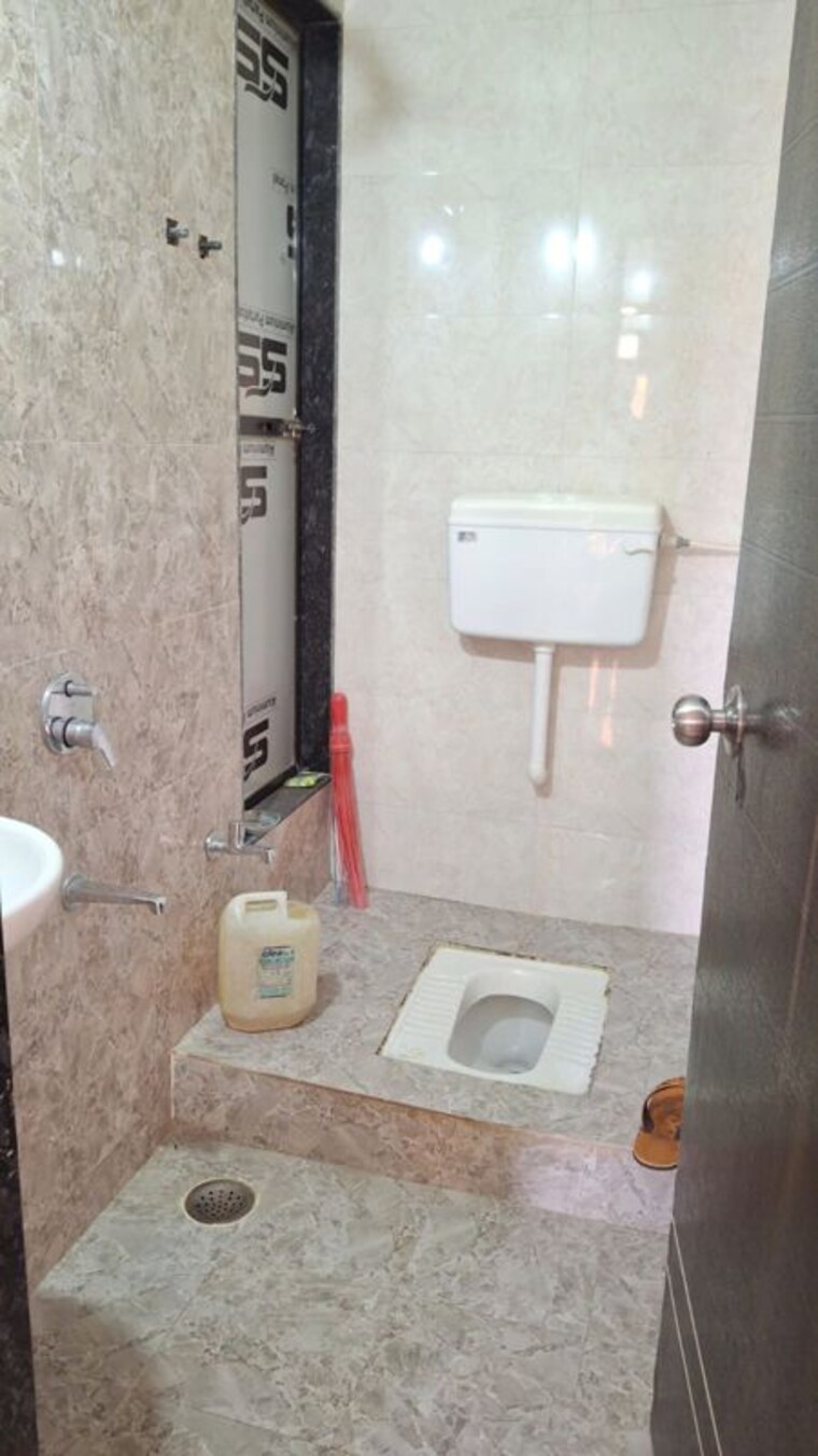 Bathroom, shree-ganpati-chs 2 Bedroom 1000 Sq.Ft. Apartment In Ulwe Sector 19 Navi Mumbai 10418914