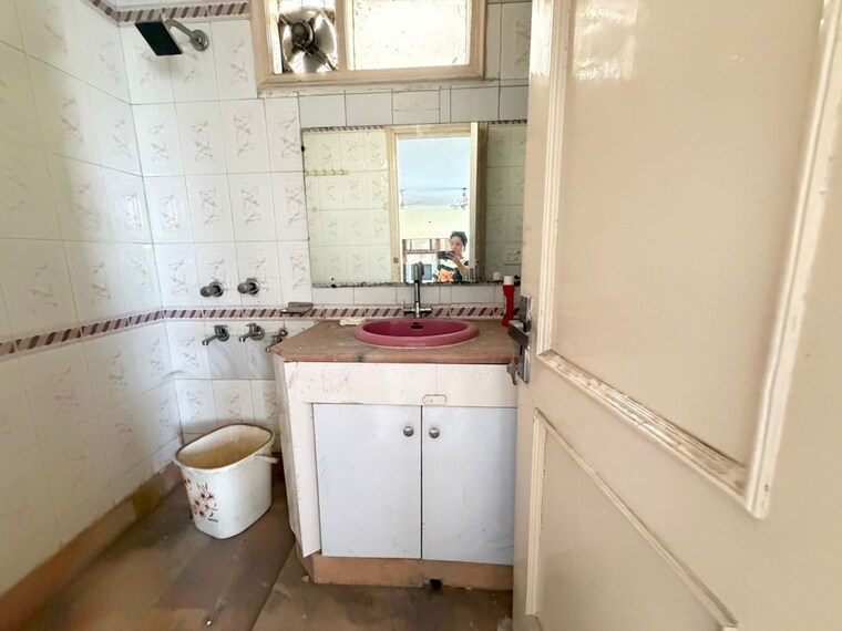 Bathroom, hauz khas 3 Bedroom 275 Sq.Ft. Builder Floor In Hauz Khas Delhi 10418957