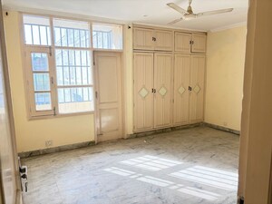 Room in 3 BHK Builder Floor at Hauz Khas – for Sale
