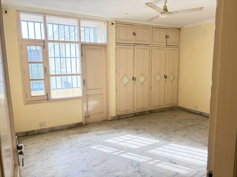 Room, hauz khas 3 Bedroom 275 Sq.Ft. Builder Floor In Hauz Khas Delhi 10418957