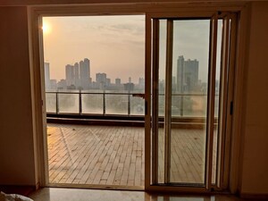 Room in 4 BHK Apartment at Indiabulls Sky Forest, Lower Parel – for Sale