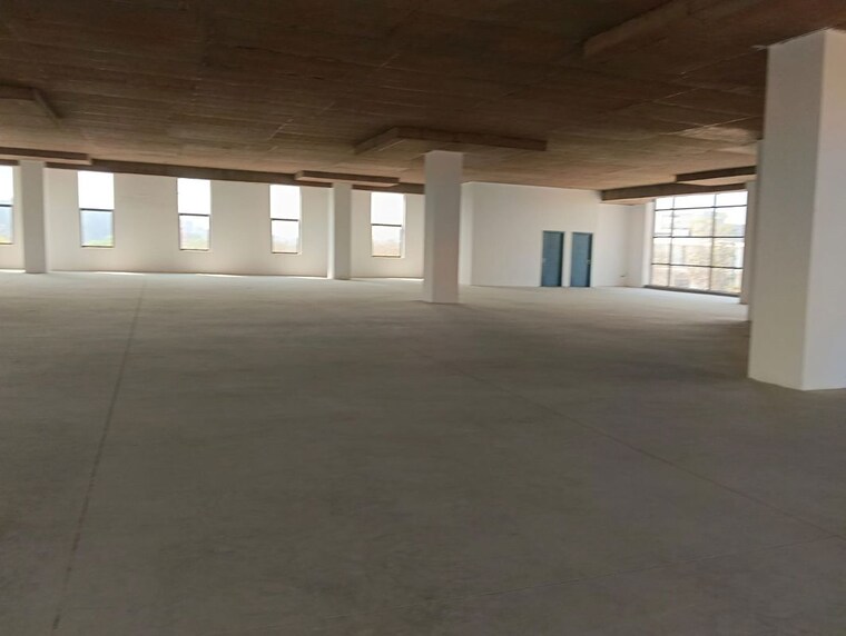 Room, devanahalli Commercial Office Space 50000 Sq.Ft. In Devanahalli Bangalore 10418988