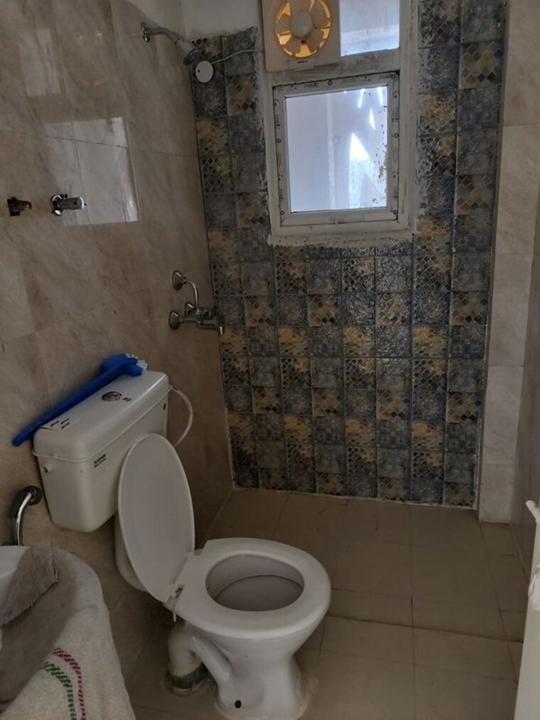 Bathroom, vatika-xpressions 2.5 Bedroom 1350 Sq.Ft. Builder Floor In Sector 88b Gurgaon 10418974
