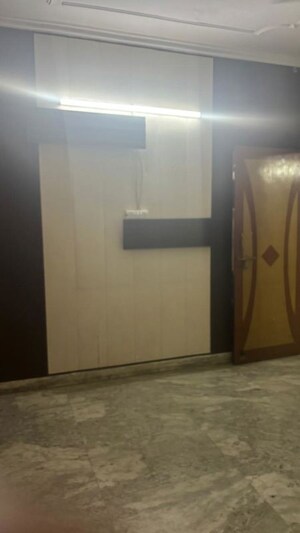 Room in 3 BHK Builder Floor at Green Fields Colony – for Rent