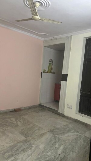 Room in 3 BHK Builder Floor at Green Fields Colony – for Rent