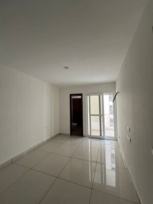 Room in 3 BHK Apartment at Hermitage Centralis, Vip Road – for Rent