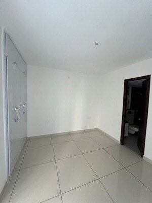 Room in 3 BHK Apartment at Hermitage Centralis, Vip Road – for Rent