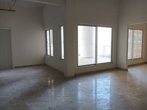Room in 4 BHK Apartment at Indiabulls Sky Forest, Lower Parel – for Sale