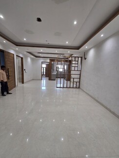 4 BHK + Pooja Room,Servant Room,Extra Room Builder Floor For Rent in Green Fields Colony
