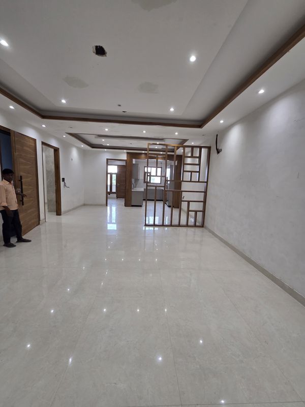 4 BHK + Pooja Room,Servant Room,Extra Room Builder Floor For Rent in Green Fields Colony