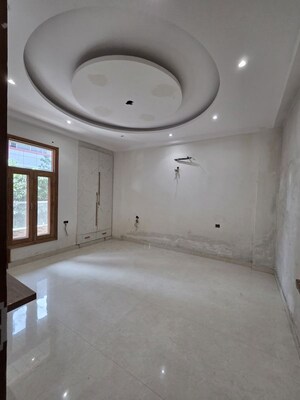 Room in 4 BHK Builder Floor at Green Fields Colony – for Rent