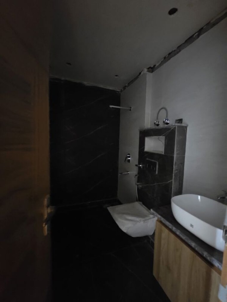 Bathroom, green fields colony 4 Bedroom 2450 Sq.Ft. Builder Floor In Green Fields Colony Faridabad 10419019
