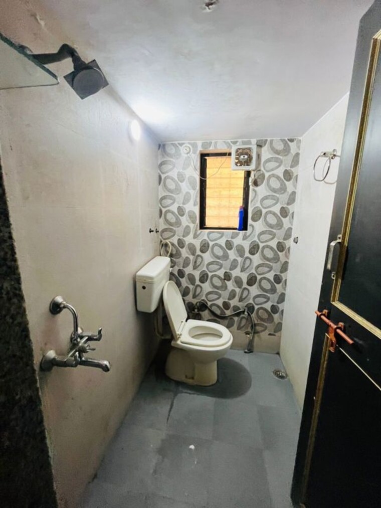 Bathroom, indra nagri 2 Bedroom 1600 Sq.Ft. Apartment In Indra Nagri Nashik 10419050