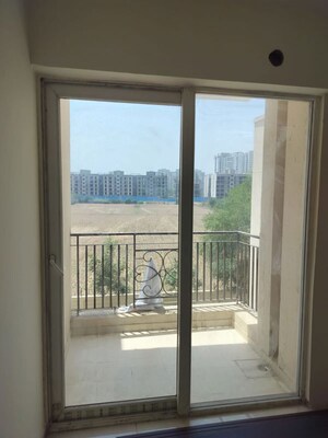 Room in 3.5 BHK Apartment at Paras Dews, Sector 106 – for Sale