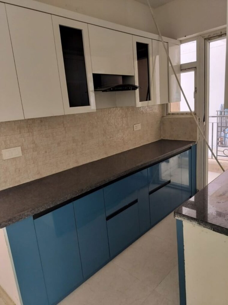 Kitchen, paras-dews 3.5 Bedroom 1760 Sq.Ft. Apartment In Sector 106 Gurgaon 10419042