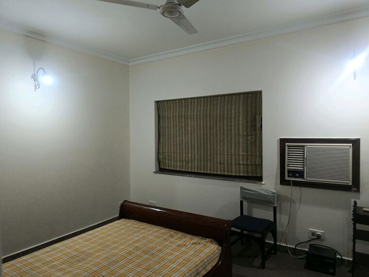 Room, jawahar nagar 3.5 Bedroom 2200 Sq.Ft. Apartment In Jawahar Nagar Delhi 10419033