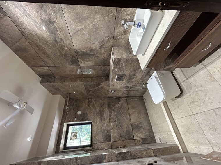 Bathroom, sector 22b 3 Bedroom 1800 Sq.Ft. Builder Floor In Sector 22b Gurgaon 10418989