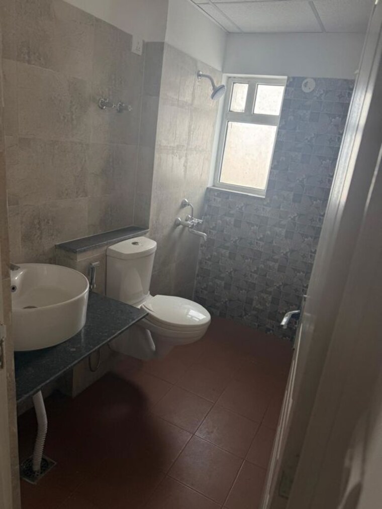 Bathroom, sushma-grande-nxt 3 Bedroom 1475 Sq.Ft. Apartment In Lohgarh Zirakpur 10419046