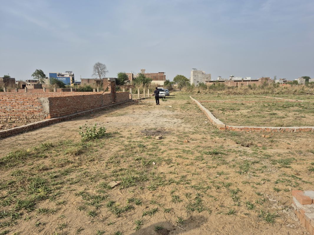 Plot For Sale in Kareli