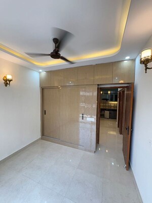 Room in 2 BHK Apartment at Signature The Millennia 3, Sector 37d – for Rent