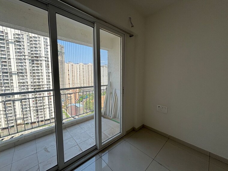 Room, godrej-emerald 3 Bedroom 1000 Sq.Ft. Apartment In Ghodbunder Road Thane 10419097