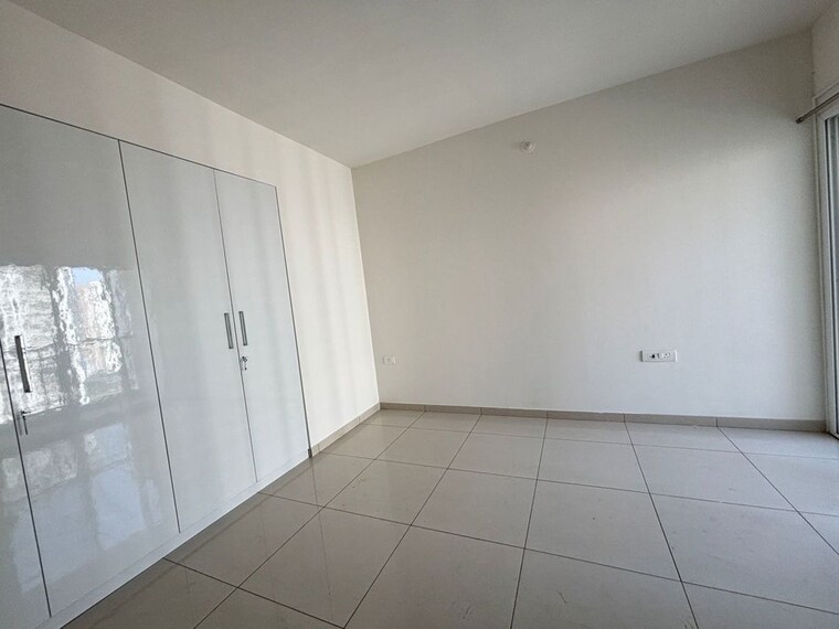 Bathroom, godrej-emerald 3 Bedroom 1000 Sq.Ft. Apartment In Ghodbunder Road Thane 10419097