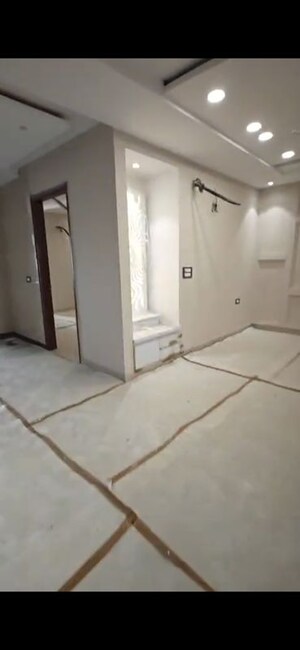 Building Lobby in 4 BHK Builder Floor at Sector 85 – for Sale