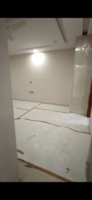Room in 4 BHK Builder Floor at Sector 85 – for Sale