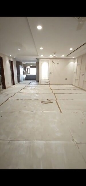 Room in 4 BHK Builder Floor at Sector 85 – for Sale