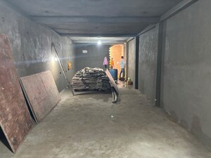 Parking in  Showroom at Mithapur – for Rent
