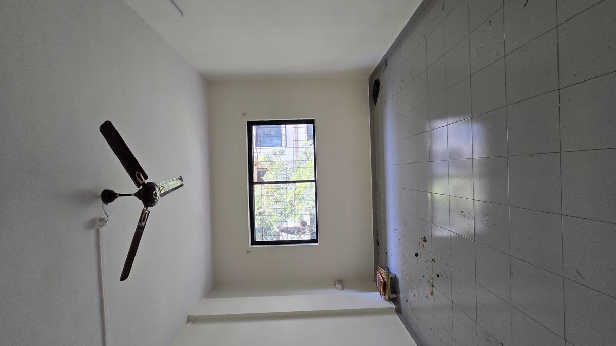 2 BHK + Store Room Apartment For Rent in Tain Square