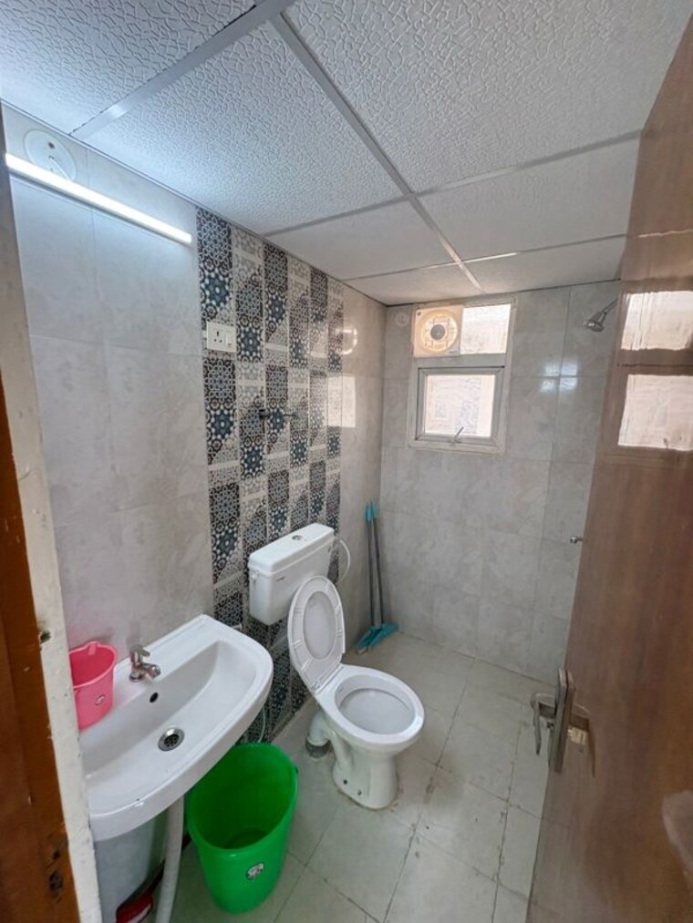 Bathroom, signature-the-millennia-3 2 Bedroom 1000 Sq.Ft. Apartment In Sector 37d Gurgaon 10419151