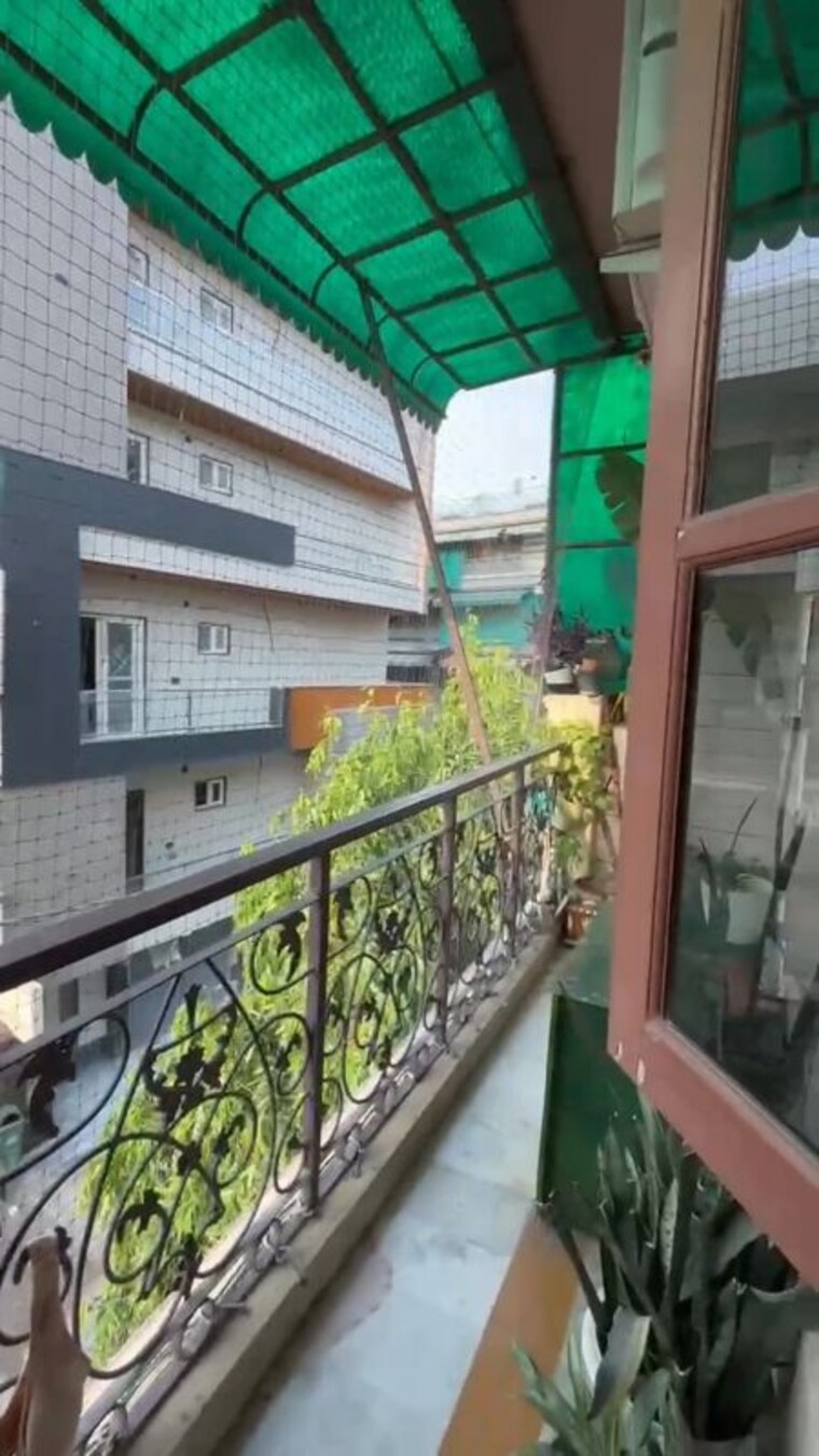 Balcony, mansarover garden 3 Bedroom 1000 Sq.Ft. Builder Floor In Mansarover Garden Delhi 10419175
