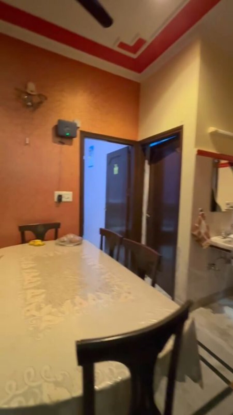 Living Room, mansarover garden 3 Bedroom 1000 Sq.Ft. Builder Floor In Mansarover Garden Delhi 10419175