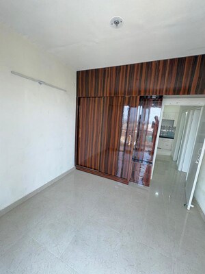 Room in 2 BHK Apartment at Signature The Millennia 3, Sector 37d – for Rent