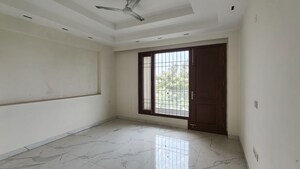Room in 3 BHK Builder Floor at Sector 45 – for Rent