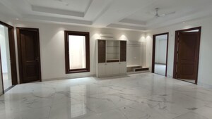 Room in 3 BHK Builder Floor at Sector 45 – for Rent