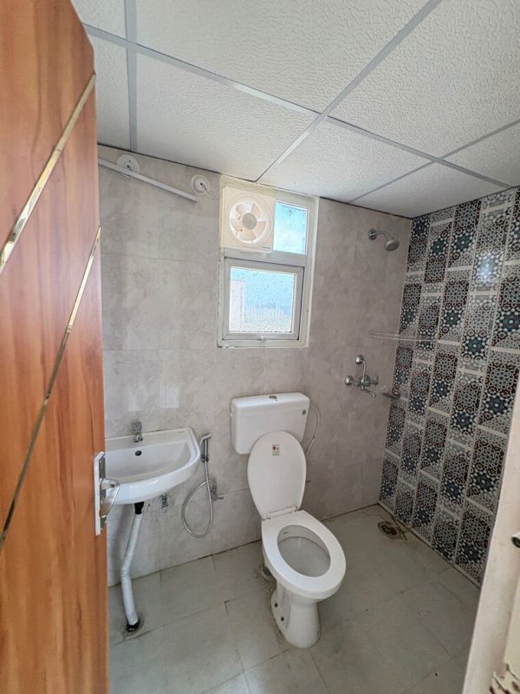 Bathroom, signature-the-millennia-3 2 Bedroom 1000 Sq.Ft. Apartment In Sector 37d Gurgaon 10419226