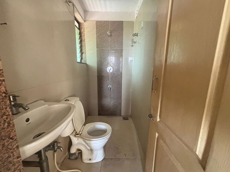 Bathroom, everest-countryside-petunia 1 Bedroom 420 Sq.Ft. Apartment In Kasarvadavali Thane 10419161